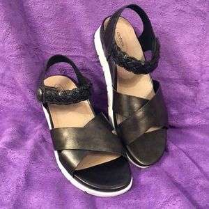 Aetrex 7.5 Black & White Sandals